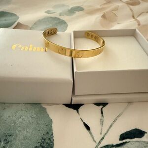 Calm Gold Embedded Bracelet